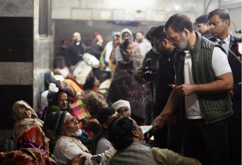 Rahul Gandhi meets patients in AIIMS, listens to their problems